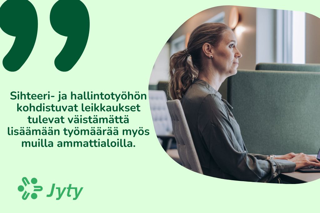 Nainen kannettavan tietokoneen äärellä ja teksti "Sihteeri- ja hallintotyöhön kohdistuvat leikkaukset tulevat väistämättä lisäämään työmäärää myös muilla ammattialoilla."